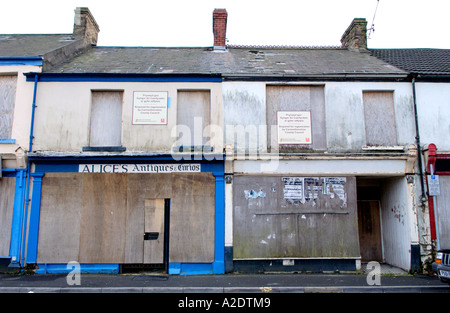 Negozio abbandonati edifici acquistati dalla Carmarthenshire County Council per la rigenerazione a Llanelli town centre REGNO UNITO Foto Stock