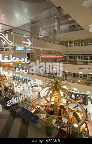 L'Aeroporto Internazionale di Dubai e Dubai Emirati Arabi Uniti Terminal Sheikh Rashid shopping duty free zone Foto Stock