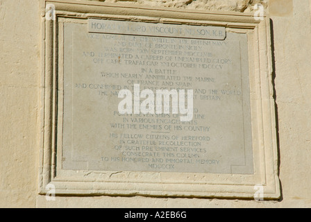 La placca su Nelson's Memorial, eretta dai suoi "compagni" Herefordians nel 1815 il monumento è il castello verde, Hereford Foto Stock