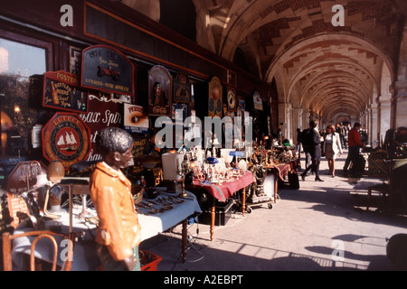 Parigi FRANCIA Place des Vosges negozio di antiquariato Acades Foto Stock