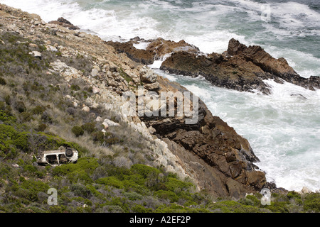 Car Crash sulle rocce, Sea Point, False Bay, Western Cape, Sud Africa Foto Stock