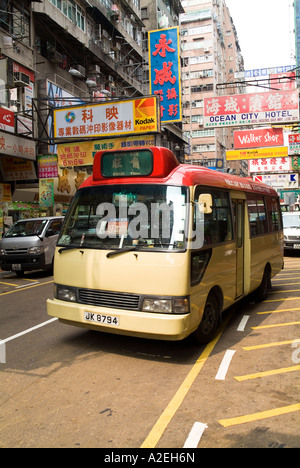 Dh Minibus Mong Kok di Hong Kong Rosso luce pubblico bus servizio nonscheduled Foto Stock