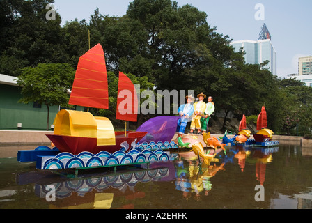 Dh Parco di Kowloon Tsim Sha Tsui Hong Kong torta della luna Festival metà autunno Lanterna display Parco di Kowloon Foto Stock