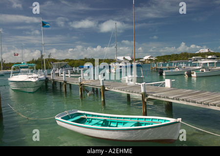 BAHAMAS, Abacos, lealisti Cays, UOMO O'guerra Cay: porto nord, barca Pier Foto Stock