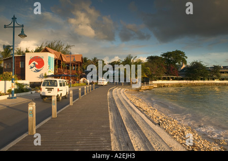 BARBADOS, St. Lawrence Gap, vista al tramonto di Little Bay, San Lorenzo Strada costiera Foto Stock