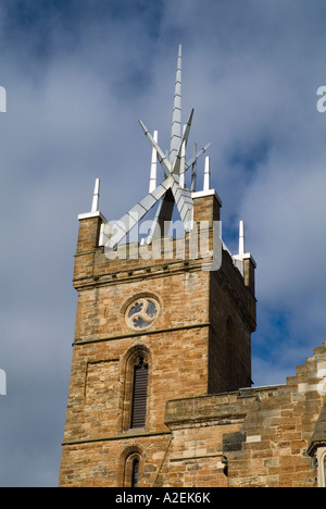 chiesa parrocchiale di dh St Michaels LINLITHGOW LOTHIAN corona anodizzata di alluminio sulla torre della chiesa campanile scozia guglia Foto Stock