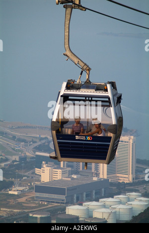 Dh Ngong Ping 360 village Tung Chung HONG KONG Skyrail turistica capsula Pod funivia sopra la città in gondola sollevare persone tung chun Foto Stock