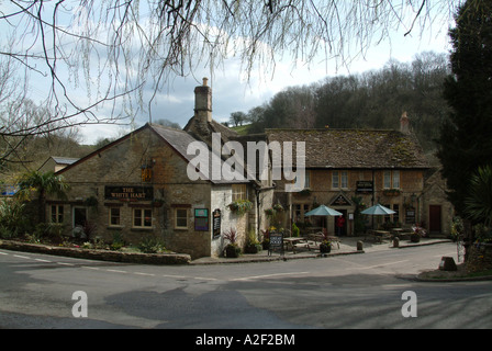 Esterno del White Hart Inn, Ford, vicino a Chippenham, Wiltshire, Inghilterra., Regno Unito Foto Stock