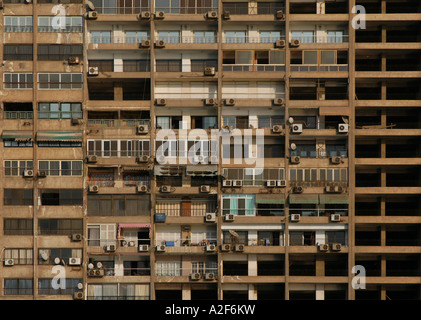 Il grattacielo sulla banca del fiume Nilo al Cairo, Egitto Foto Stock
