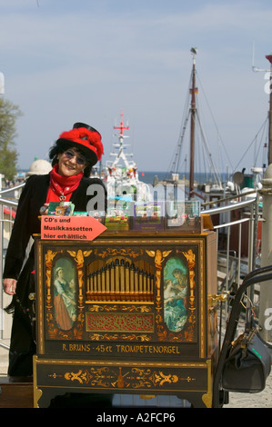 Street performer, warnemunde Foto Stock