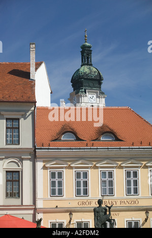 Ungheria, Western oltre Danubio, Gyor: Becsi Kapu Ter Square Vista verso la Cattedrale di Gyor Foto Stock