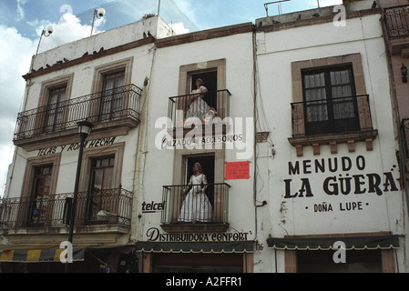 Abito da sposa negozio di fronte a Zacatecas, Messico Foto Stock