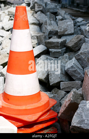 Pilone, Traffico cono con ciottoli Foto Stock