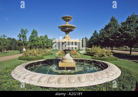 Giardini ornamentali nel cerchio interno di Regents Park, Londra Foto Stock