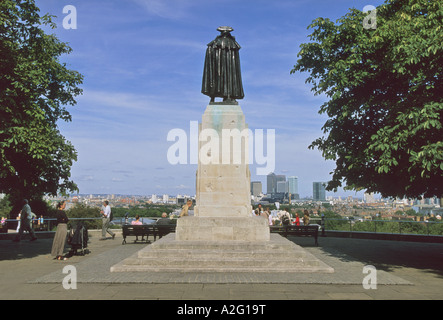 La statua del generale James Wolfe domina una magnifica vista dall'alto del parco di Greenwich, Londra Foto Stock