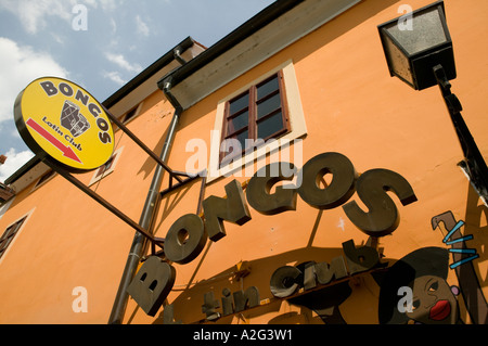 La SLOVENIA, Stajerska, Maribor: intrattenimento in Quaresima e in zona dalla Drava / segno di Bongos Latin Club Foto Stock