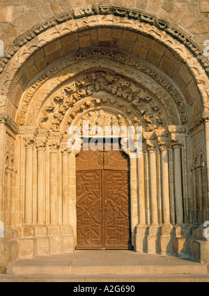 Betanzos La Coruña Provincia Spagna portale romanico della chiesa gotica di Santa Maria del Azogue Foto Stock