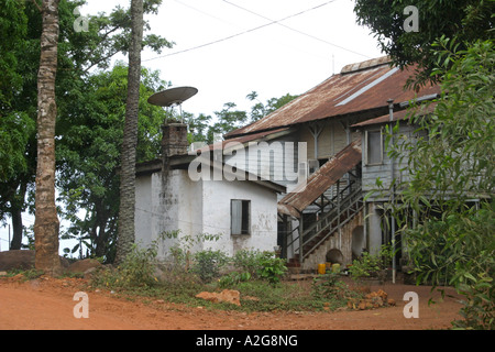 Freetown Sierra Leone vecchia casa coloniale gestito Hill Station Foto Stock