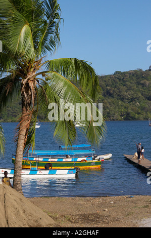 I taxi acquatici attendere per turisti in Portobelo Pier. Foto Stock