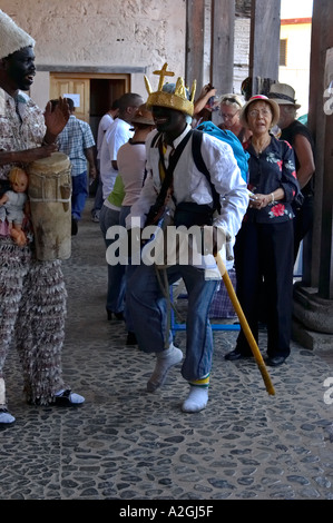 Congo uomini di cultura costituiscono per la fotocamera al bi riunione annuale dei diavoli e congos. Foto Stock