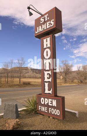 Stati Uniti d'America, Nuovo Messico, Cimarron: San Giacomo Hotel segno Foto Stock