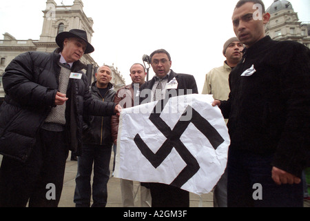 Gli zingari in centro a Londra per protestare e di campagna elettorale in piazza del Parlamento per i diritti dei viaggiatori. Foto Stock