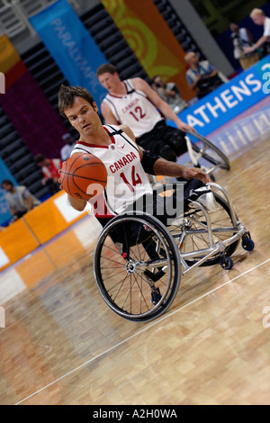 Travis Gaertner del Canada in finale la medaglia d'oro Basket match tra Canada e Australia Atene 2004 Giochi Paralimpici Foto Stock