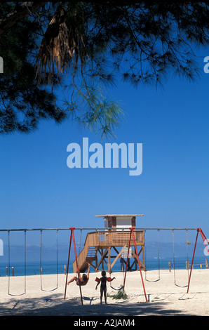 Sarasota Florida, Longboat Key, kid's altalene sulla spiaggia Foto Stock