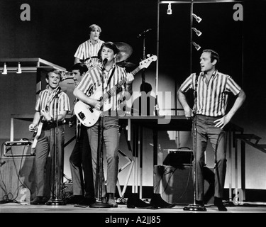 BEACH BOYS gruppo statunitense da l Al Jardine Carl Wilson Dennis Wilson dietro su tamburi Brian Wilson Mike Love Foto Stock