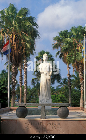 Aruba Oranjestad Wilhelmina Park statua Regina Guglielmina dei Paesi Bassi e pertanto Aruba da 1890 a1948 Foto Stock