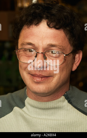 Jean-Michel Stephan, proprietario e winemaker di Domaine Jean-Michel Stephan, Côte Rotie non-vino filtrato, Tupin-Semons. Ampuis, il Rodano. Ampuis, Côte Rotie, Rhone, Francia, Europa Foto Stock