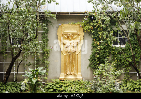 Golden sollievo di angelo femmina in giardino nuova galleria atrium Saint Gaudens National Historic Site Cornish New Hampshire Foto Stock