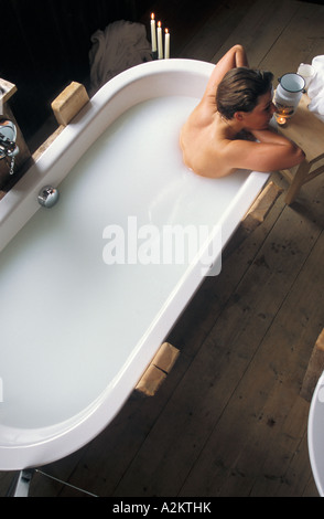 Bagno di latte Hotel Mirabell Valdaora Val Pusteria Trentino Alto Adige Italia Foto Stock