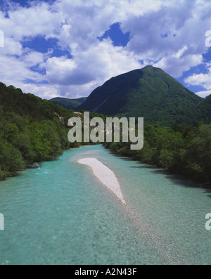 Fiume Soca vicino Cezsoca Slovenia Foto Stock
