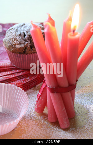 Close-up di fascio di candele accese Foto Stock