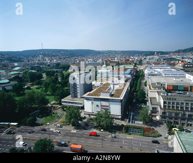Vista aerea del traffico su strada in città, Koenigsstrasse, Stoccarda, Germania Foto Stock