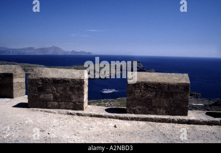 Chiara ACQUA BLU 04 vista del mar Egeo lindos rodi isole greche si tratta di 1 di 1 immagini simili e 1 di 200 PICS TOTALE Foto Stock