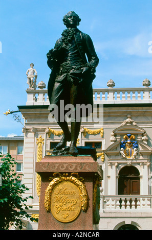 Statua di Goethe nella parte anteriore della vecchia Borsa, Leipzig, in Sassonia, Germania Foto Stock