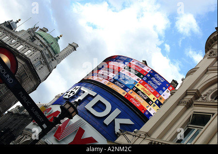 Insegne al neon a piccadilly circus Foto Stock