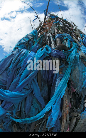 Obo - tradizionale mongola costruzione di culto e rituali tenda. Parte superiore del Uliin Daba pass. Darhadyn Wetland. A nord della Mongolia Foto Stock