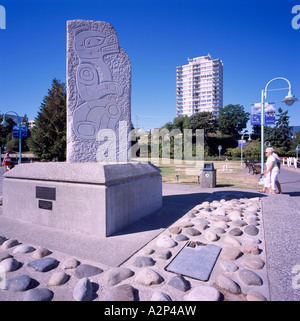 L'Orso scultura in pietra a Swy-a-lana Lagoon Park nella città di Nanaimo sull'Isola di Vancouver British Columbia Canada Foto Stock
