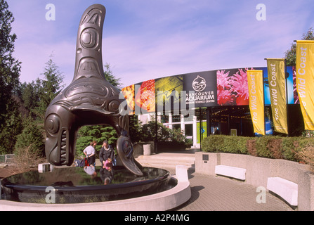 Il Haida Killer Whale scultura presso il Vancouver Aquarium di Stanley Park a Vancouver British Columbia Canada Foto Stock