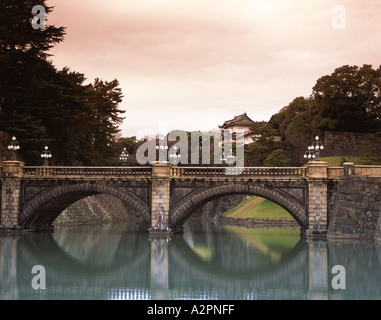 Tokyos Palazzo Imperiale e il ponte Nijubashi Foto Stock