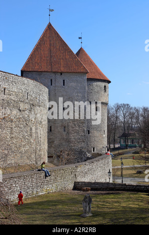 Torretta cannone Kiek in de Kok (Peep in cucina) e Megedi torri mura, Tallinn, Estonia Foto Stock
