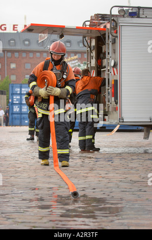 Vigili del fuoco di concorrenza a Hakaniemi, Helsinki, Finlandia, UE. Foto Stock