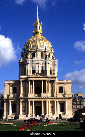 Francia famoso Hotel des Invalides Dome dove Napoleone tomba risiede nella Parigi Francia Foto Stock