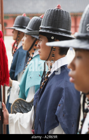 Fila di soldati, tradizionale sfilata di Seoul Foto Stock