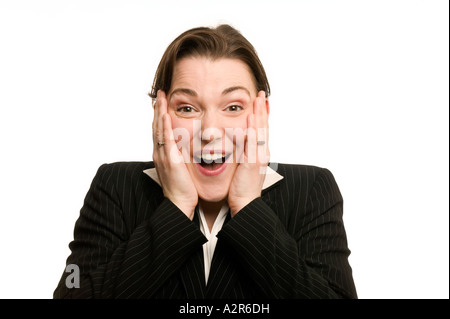 Business donna in abito scuro che esprimono la gioia del successo di trionfo e di vincere Foto Stock