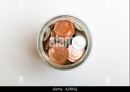 Vetro vasetto di marmellata riempito con cambio allentata Foto Stock