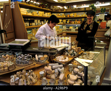 Parigi cheesemonger formaggio latteria latte Francia shop Foto Stock